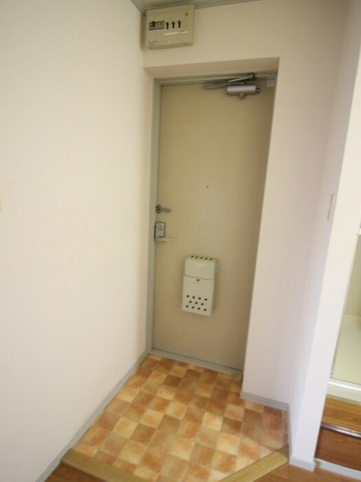 物件内観写真7　(玄関)