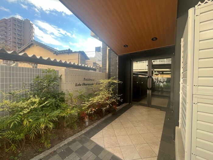 物件外観写真2　(エントランス部分)