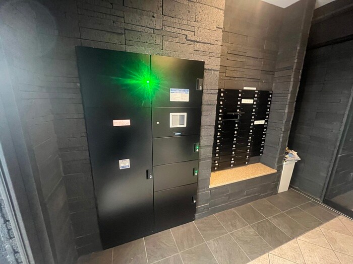 物件外観写真4　(バイク置き場)