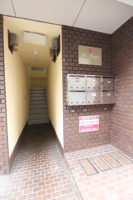 物件外観写真4　(エントランス部分)