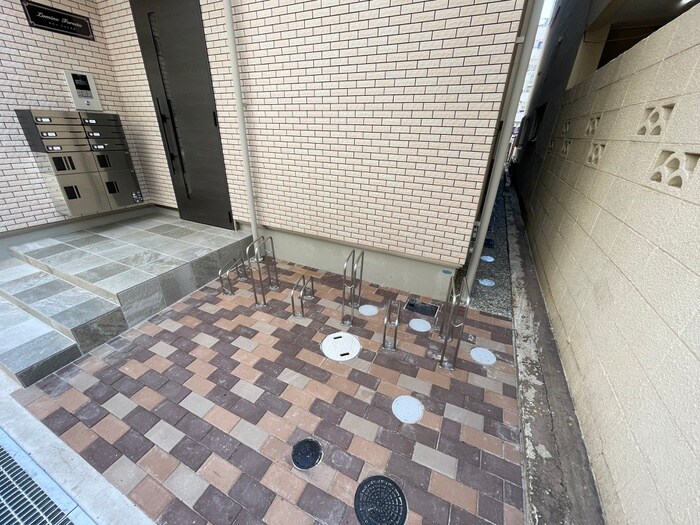 物件外観写真3　(駐輪場)