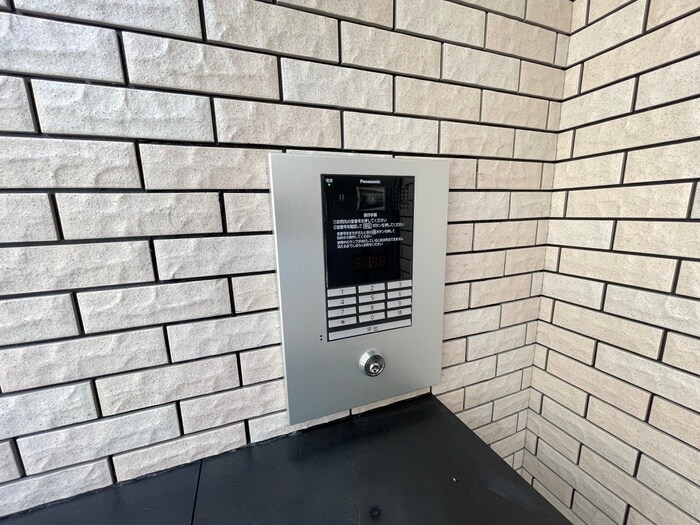 物件外観写真4　(エントランス部分)