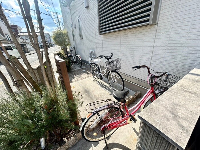 物件外観写真3　(駐輪場)