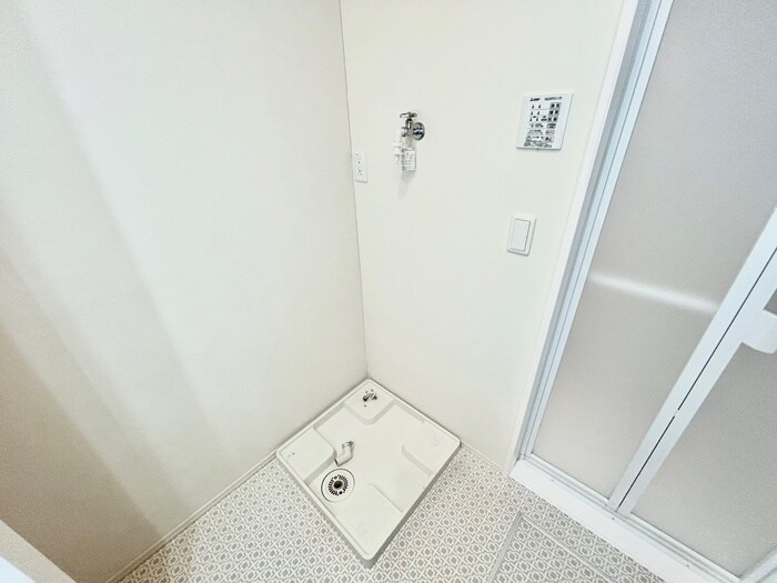 物件内観写真12　(洗濯機置場)