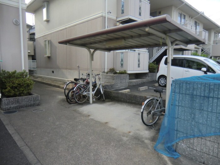 物件外観写真5　(駐輪場)