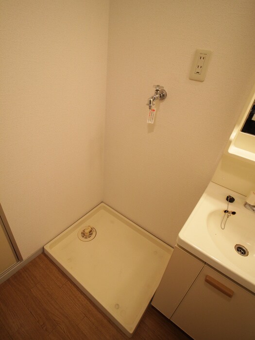 物件内観写真13　(洗濯機置場)