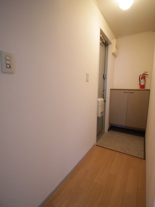 物件内観写真16　(玄関)