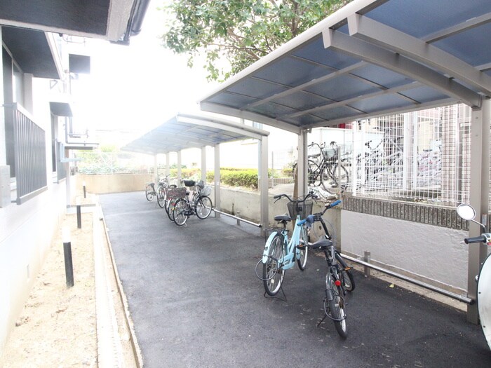 物件外観写真3　(駐輪場)