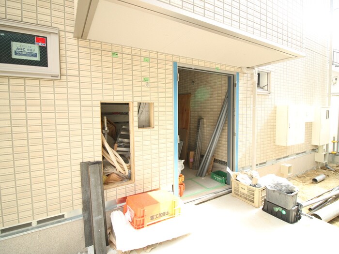 物件外観写真3　(エントランス部分)