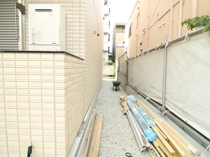 物件外観写真4　(エントランス部分)