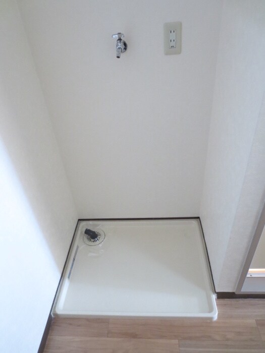 物件内観写真14　(洗濯機置場)