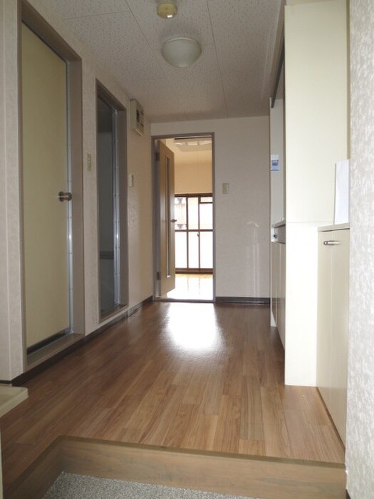 物件内観写真16　(玄関)