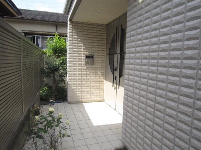 物件外観写真3　(エントランス部分)