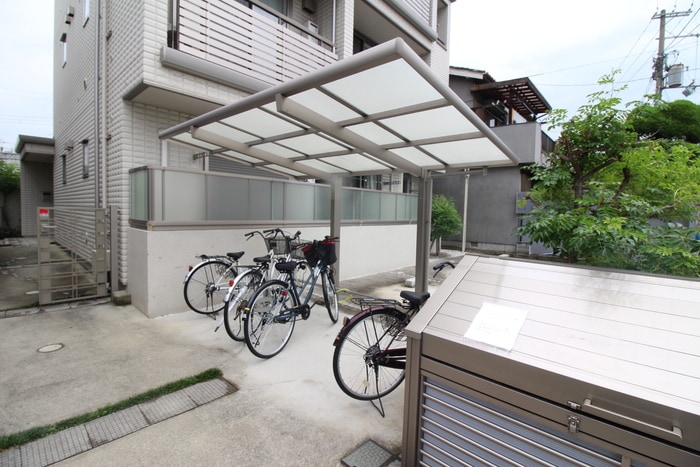 物件外観写真4　(駐輪場)