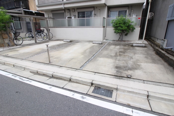 物件外観写真5　(駐車場)