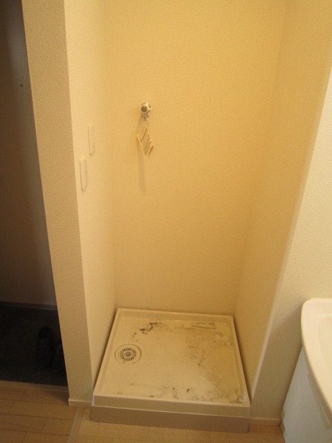 物件内観写真14　(洗濯機置場)