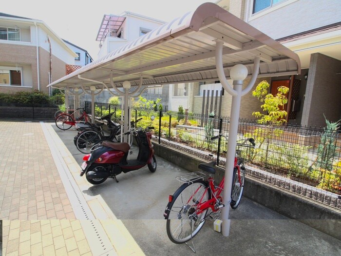物件外観写真5　(駐輪場)