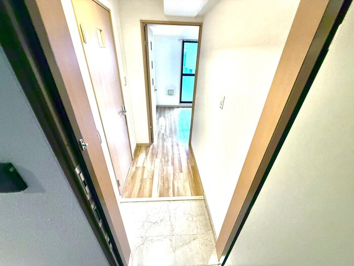 物件内観写真8　(玄関)