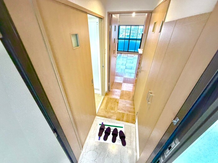 物件内観写真8　(玄関)