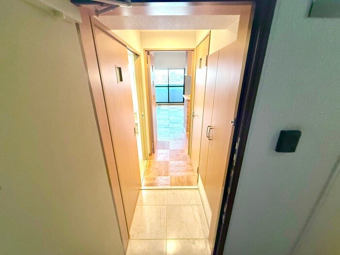 物件内観写真8　(玄関)