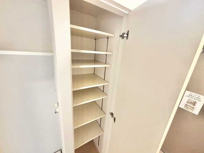 物件内観写真18　(収納)
