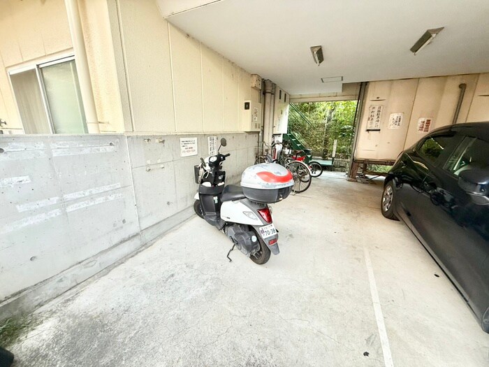 物件外観写真4　(駐輪場)