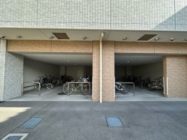 物件外観写真4　(駐輪場)
