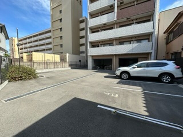 物件外観写真6　(駐車場)