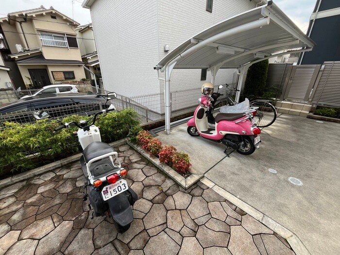 物件外観写真4　(駐輪場)