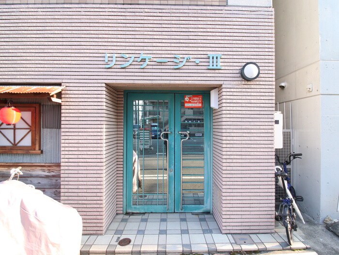 物件外観写真3　(エントランス部分)