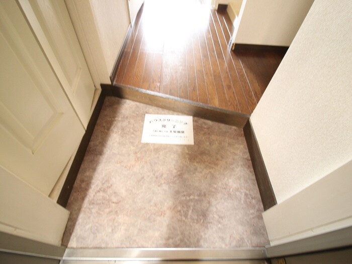 物件内観写真14　(玄関)