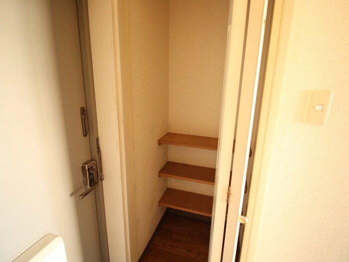 物件内観写真15　(靴箱)