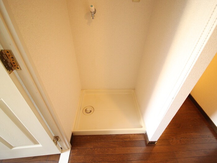 物件内観写真18　(洗濯機置場)