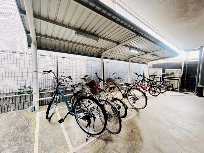 物件外観写真3　(駐輪場)