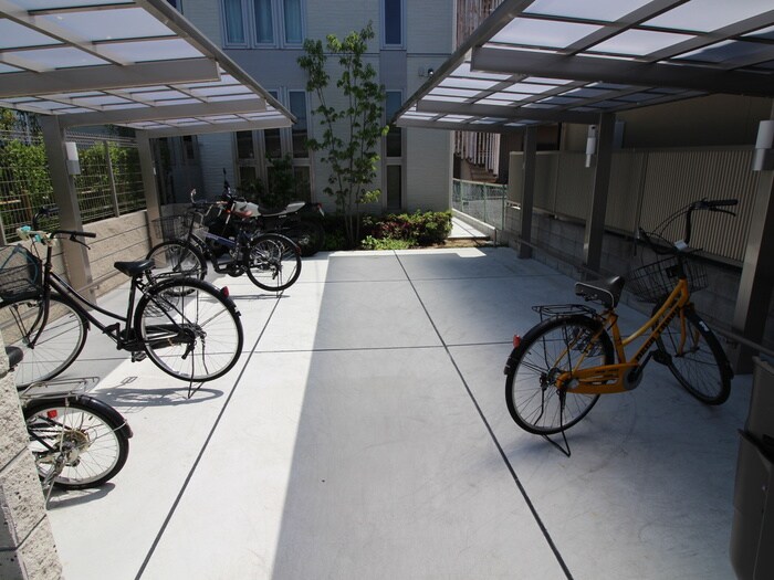 物件外観写真5　(駐輪場)