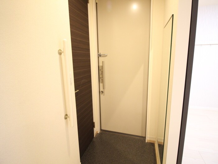 物件内観写真15　(玄関)