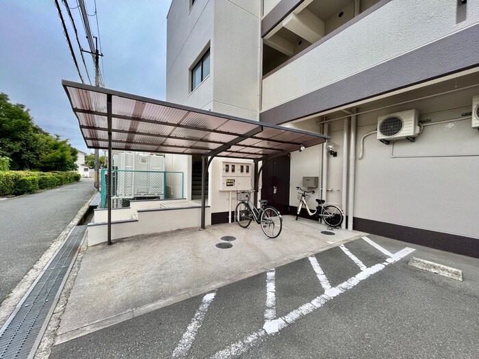 物件外観写真4　(駐輪場)
