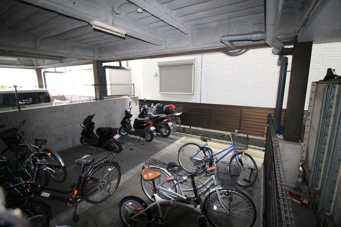 物件外観写真3　(駐輪場)