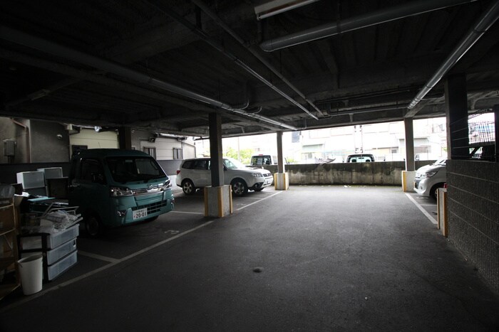 物件外観写真5　(駐車場)