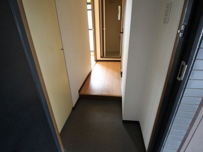 物件内観写真16　(玄関)
