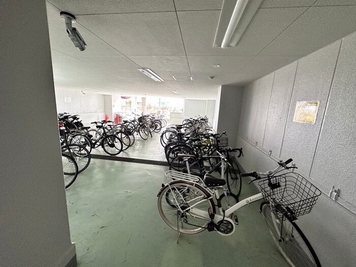 物件外観写真3　(駐輪場)
