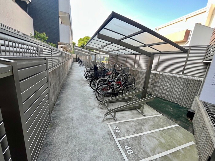 物件外観写真4　(駐輪場)