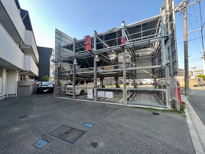 物件外観写真5　(駐車場)