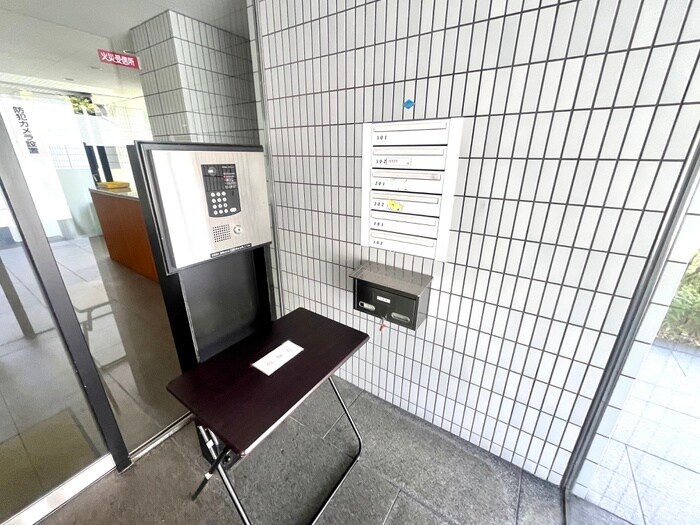 物件外観写真4　(エントランス部分)