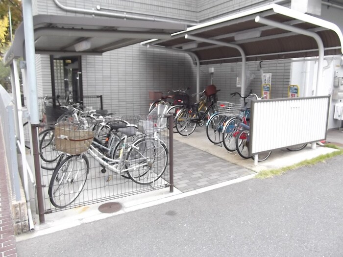 物件外観写真3　(駐輪場)