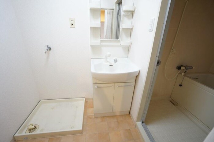 物件内観写真10　(洗濯機置場)