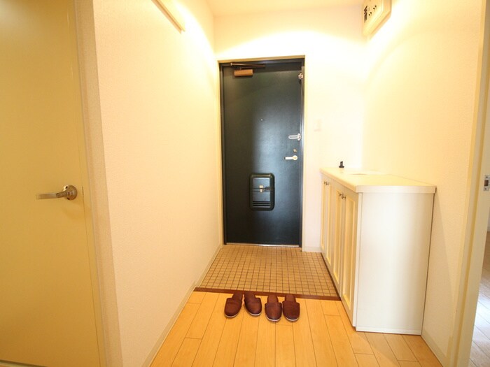 物件内観写真15　(玄関)