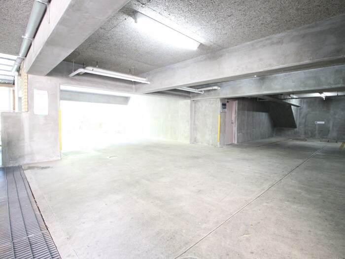 物件外観写真4　(駐車場)