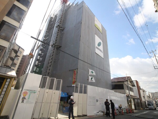 建築中