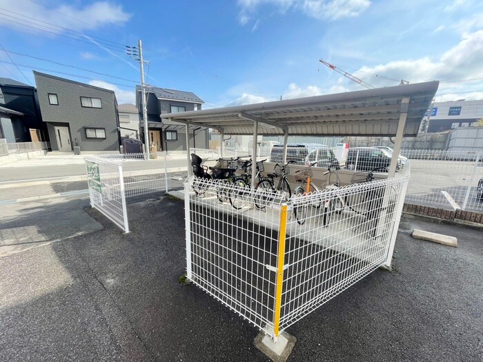 物件外観写真4　(駐輪場)